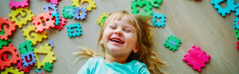 Descubre qué es la atención temprana y para qué sirve y cuándo acudir para favorecer el desarrollo infantil desde los primeros años.