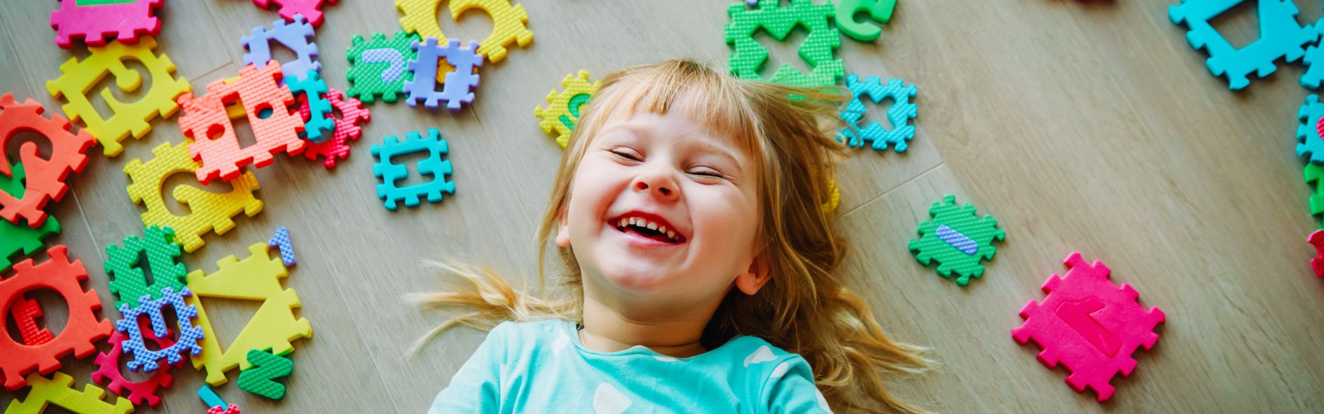 Descubre qué es la atención temprana y para qué sirve y cuándo acudir para favorecer el desarrollo infantil desde los primeros años.